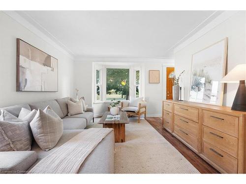 1146 Leaside Road, Hamilton, ON - Indoor Photo Showing Living Room