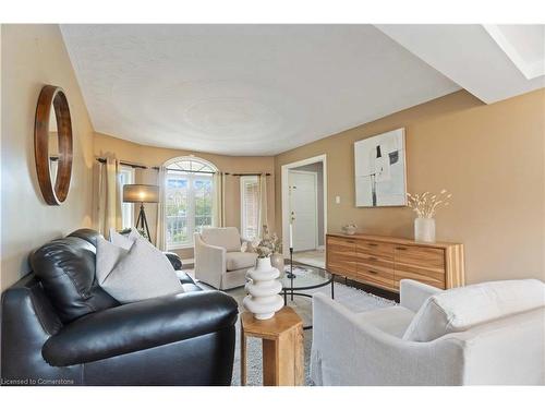 112 Stone Church Road W, Hamilton, ON - Indoor Photo Showing Living Room