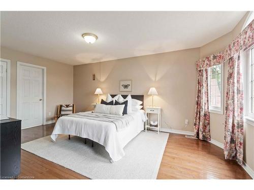 112 Stone Church Road W, Hamilton, ON - Indoor Photo Showing Bedroom