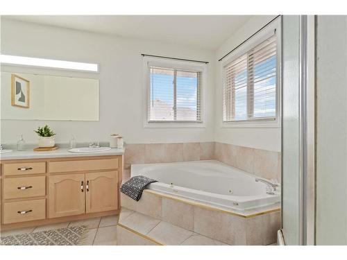 112 Stone Church Road W, Hamilton, ON - Indoor Photo Showing Bathroom