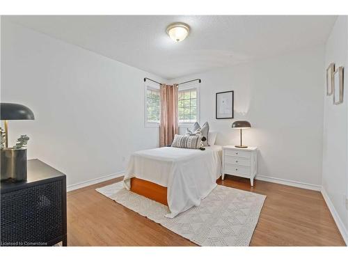 112 Stone Church Road W, Hamilton, ON - Indoor Photo Showing Bedroom