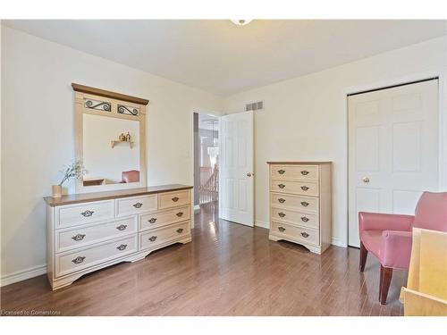 112 Stone Church Road W, Hamilton, ON - Indoor Photo Showing Bedroom