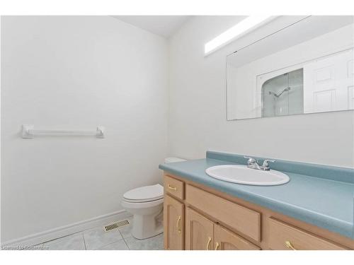 112 Stone Church Road W, Hamilton, ON - Indoor Photo Showing Bathroom