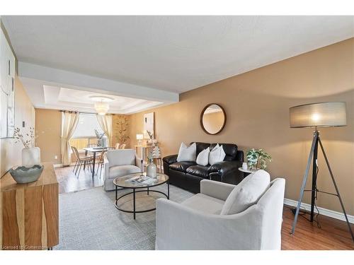 112 Stone Church Road W, Hamilton, ON - Indoor Photo Showing Living Room