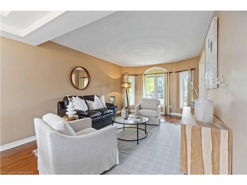 112 Stone Church Road W, Hamilton, ON - Indoor Photo Showing Living Room