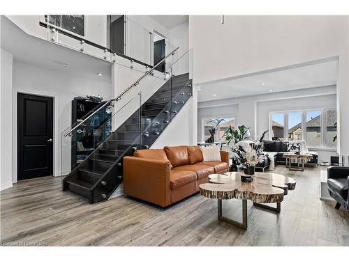 4069 Brock Street, Beamsville, ON - Indoor Photo Showing Living Room