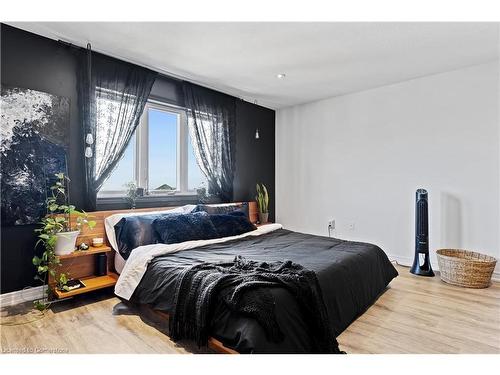 4069 Brock Street, Beamsville, ON - Indoor Photo Showing Bedroom