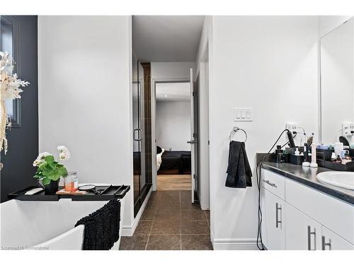 4069 Brock Street, Beamsville, ON - Indoor Photo Showing Bathroom