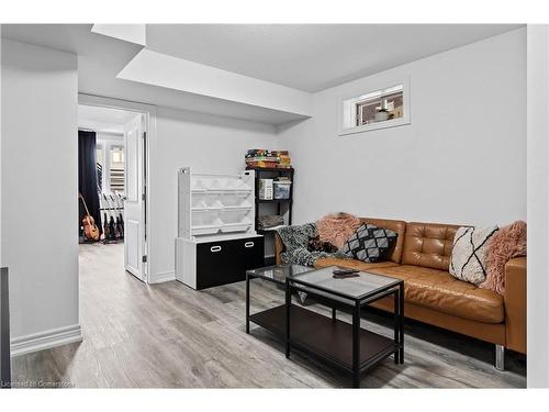 4069 Brock Street, Beamsville, ON - Indoor Photo Showing Living Room