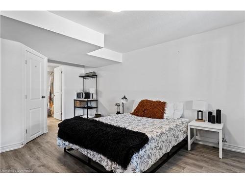 4069 Brock Street, Beamsville, ON - Indoor Photo Showing Bedroom