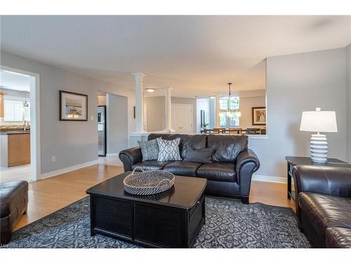 504 Geranium Lane, Burlington, ON - Indoor Photo Showing Living Room