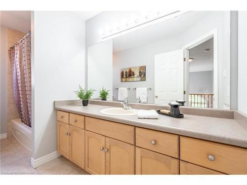 504 Geranium Lane, Burlington, ON - Indoor Photo Showing Bathroom