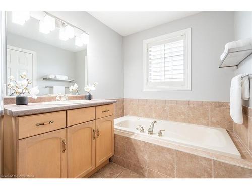 504 Geranium Lane, Burlington, ON - Indoor Photo Showing Bathroom