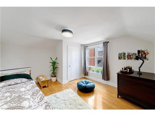 55 East 13Th Street, Hamilton, ON - Indoor Photo Showing Bedroom