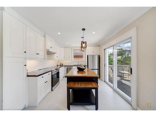 55 East 13Th Street, Hamilton, ON - Indoor Photo Showing Kitchen With Upgraded Kitchen