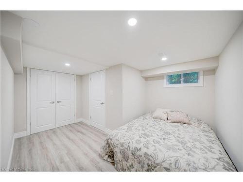 55 East 13Th Street, Hamilton, ON - Indoor Photo Showing Bedroom