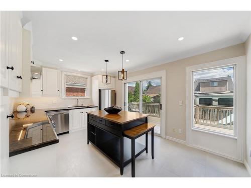 55 East 13Th Street, Hamilton, ON - Indoor Photo Showing Kitchen With Upgraded Kitchen