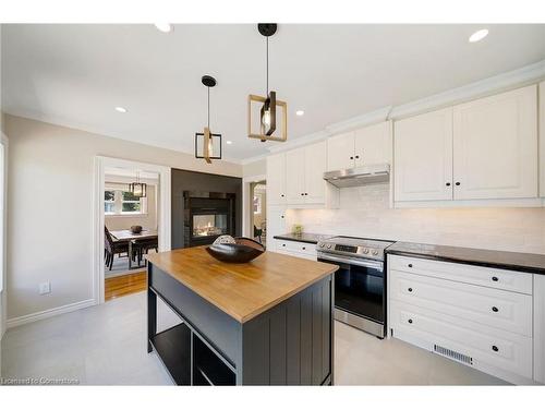 55 East 13Th Street, Hamilton, ON - Indoor Photo Showing Kitchen