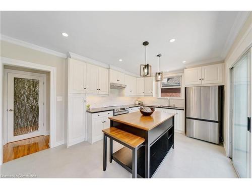 55 East 13Th Street, Hamilton, ON - Indoor Photo Showing Kitchen