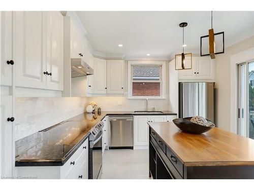 55 East 13Th Street, Hamilton, ON - Indoor Photo Showing Kitchen With Upgraded Kitchen