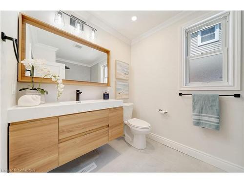 55 East 13Th Street, Hamilton, ON - Indoor Photo Showing Bathroom