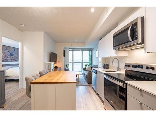 B717-3200 Dakota Common, Burlington, ON - Indoor Photo Showing Kitchen With Stainless Steel Kitchen