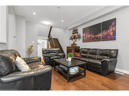 7 Lakelawn Road, Grimsby, ON - Indoor Photo Showing Living Room