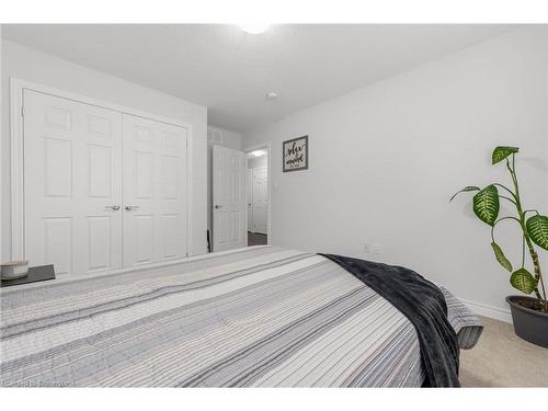 7 Lakelawn Road, Grimsby, ON - Indoor Photo Showing Bedroom