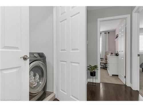 7 Lakelawn Road, Grimsby, ON - Indoor Photo Showing Laundry Room