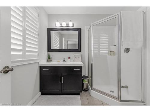 7 Lakelawn Road, Grimsby, ON - Indoor Photo Showing Bathroom