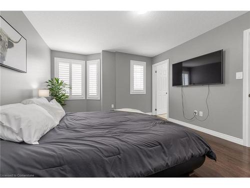 7 Lakelawn Road, Grimsby, ON - Indoor Photo Showing Bedroom