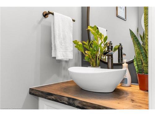 7 Lakelawn Road, Grimsby, ON - Indoor Photo Showing Bathroom