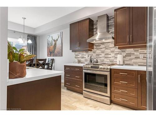 7 Lakelawn Road, Grimsby, ON - Indoor Photo Showing Kitchen With Upgraded Kitchen