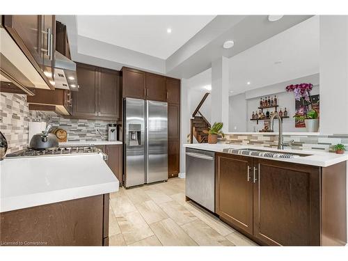 7 Lakelawn Road, Grimsby, ON - Indoor Photo Showing Kitchen With Stainless Steel Kitchen With Double Sink With Upgraded Kitchen