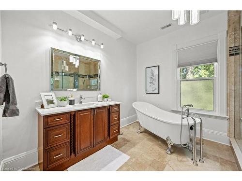 89 Lynden Road, Flamborough, ON - Indoor Photo Showing Bathroom