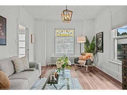 89 Lynden Road, Flamborough, ON - Indoor Photo Showing Living Room