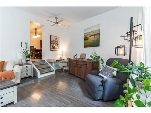 239 East 22Nd Street, Hamilton, ON - Indoor Photo Showing Living Room