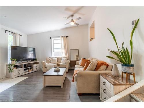 239 East 22Nd Street, Hamilton, ON - Indoor Photo Showing Living Room