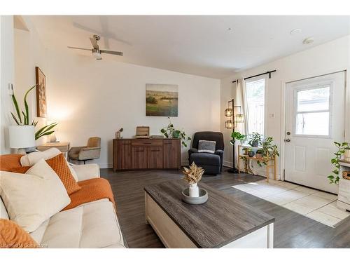 239 East 22Nd Street, Hamilton, ON - Indoor Photo Showing Living Room