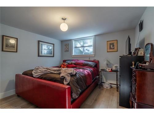 81 Hamilton Street N, Waterdown, ON - Indoor Photo Showing Bedroom