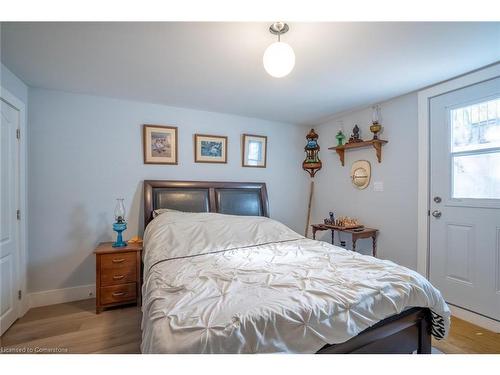 81 Hamilton Street N, Waterdown, ON - Indoor Photo Showing Bedroom