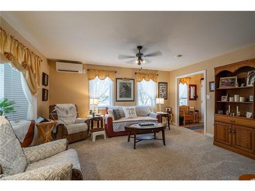 81 Hamilton Street N, Waterdown, ON - Indoor Photo Showing Living Room