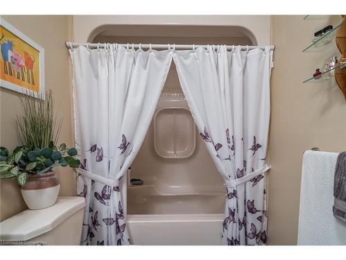 81 Hamilton Street N, Waterdown, ON - Indoor Photo Showing Bathroom