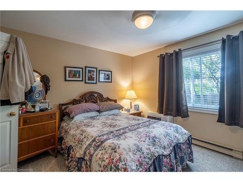 81 Hamilton Street N, Waterdown, ON - Indoor Photo Showing Bedroom