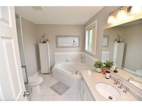 27 Dalia Avenue, Hamilton, ON - Indoor Photo Showing Bathroom