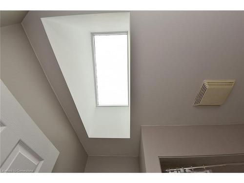 27 Dalia Avenue, Hamilton, ON - Indoor Photo Showing Other Room