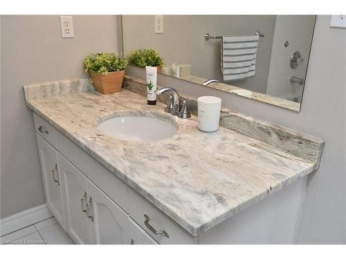 27 Dalia Avenue, Hamilton, ON - Indoor Photo Showing Bathroom