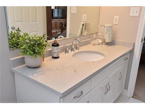 27 Dalia Avenue, Hamilton, ON - Indoor Photo Showing Bathroom