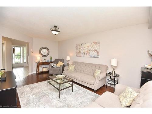 27 Dalia Avenue, Hamilton, ON - Indoor Photo Showing Living Room