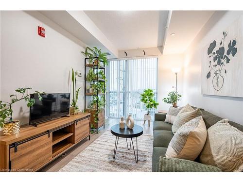 A428-5230 Dundas Street, Burlington, ON - Indoor Photo Showing Living Room